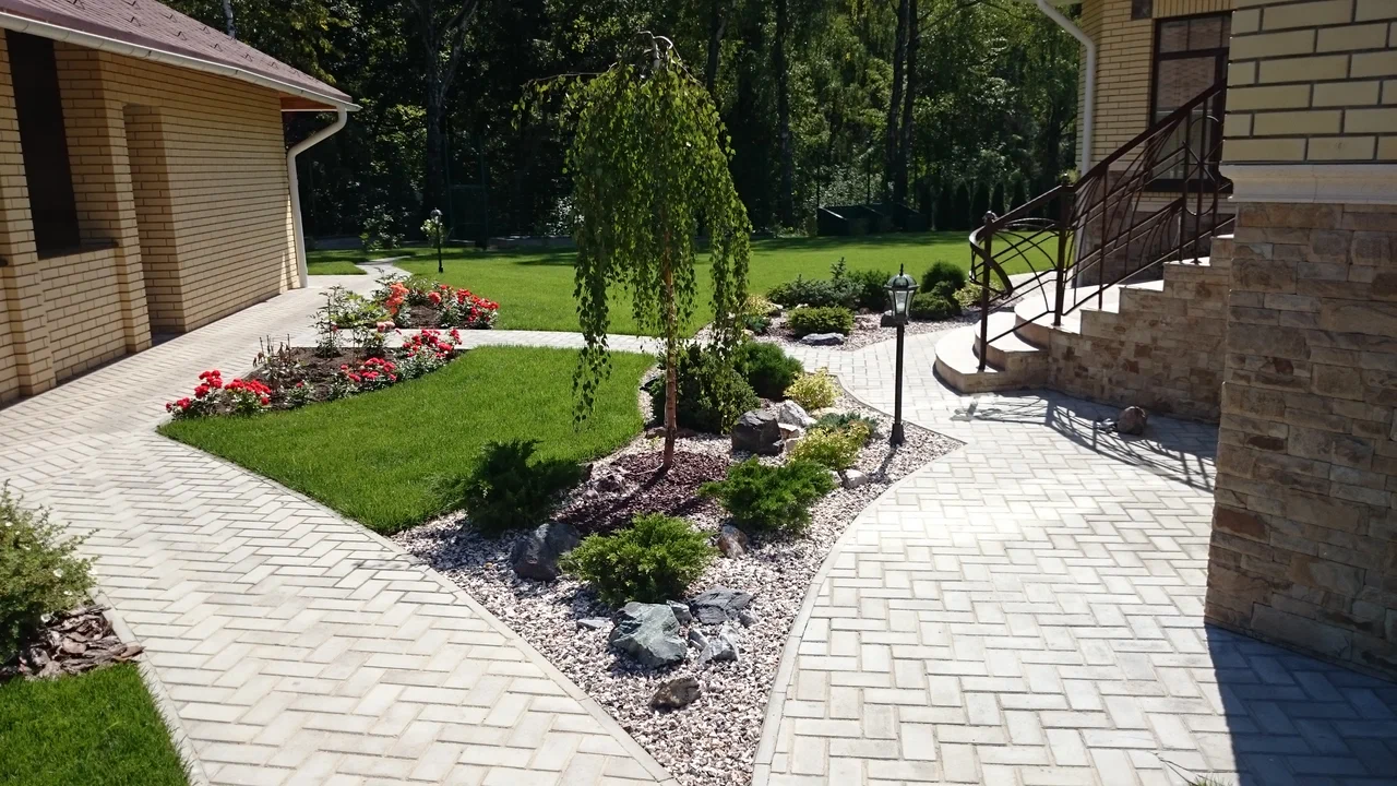 Custom Garden Structures & Outdoor Living Zones